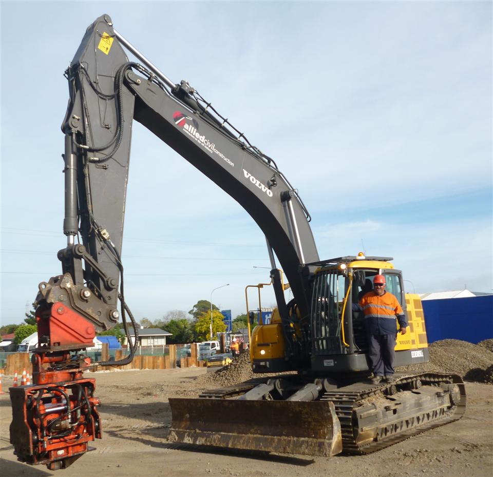 VOLVO ECR305CL FUELLING SUCCESS!