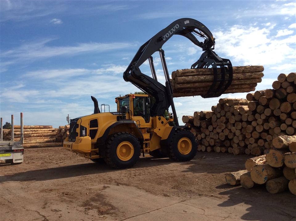 Volvo L180G Highlift for Pukepine Sawmill